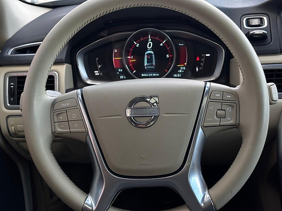 Volvo XC70 12 of 23