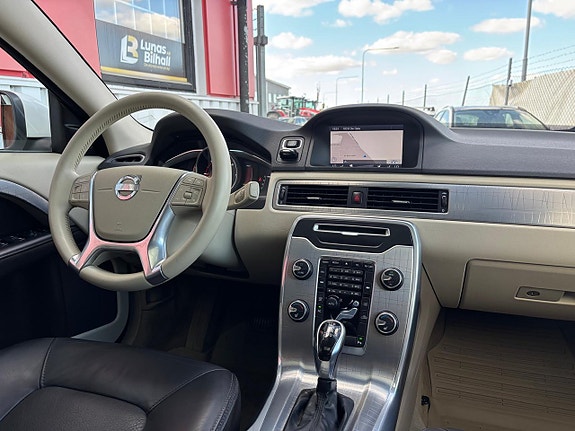 Volvo XC70 10 of 23