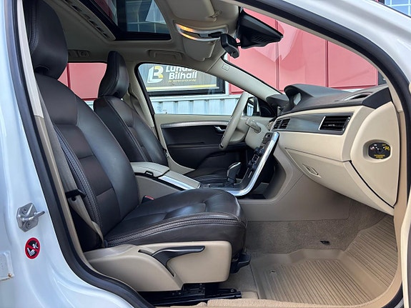 Volvo XC70 18 of 23