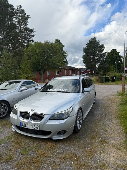 BMW 525d 2 of 5