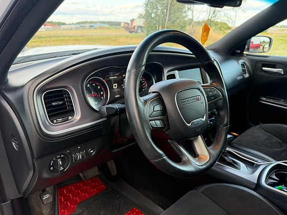 Dodge Charger 14 of 19