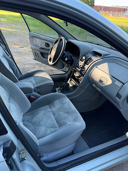 Renault Laguna 9 of 15