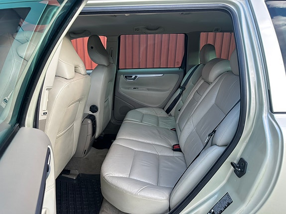 Volvo V70 8 of 10