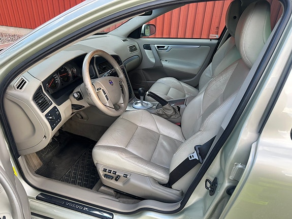 Volvo V70 5 of 10