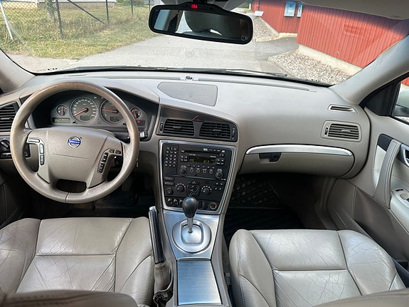 Volvo V70 3 of 10