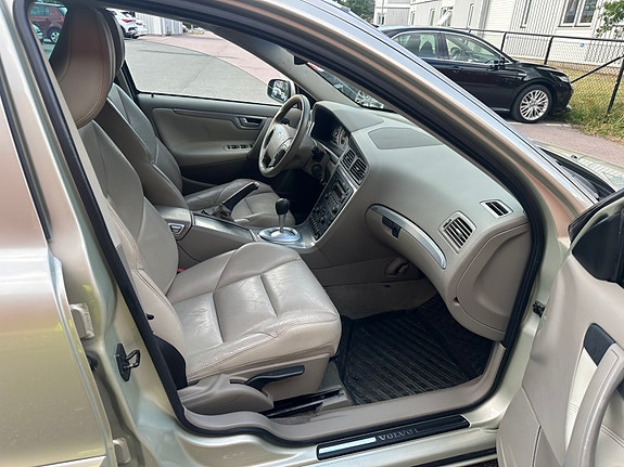 Volvo V70 9 of 10