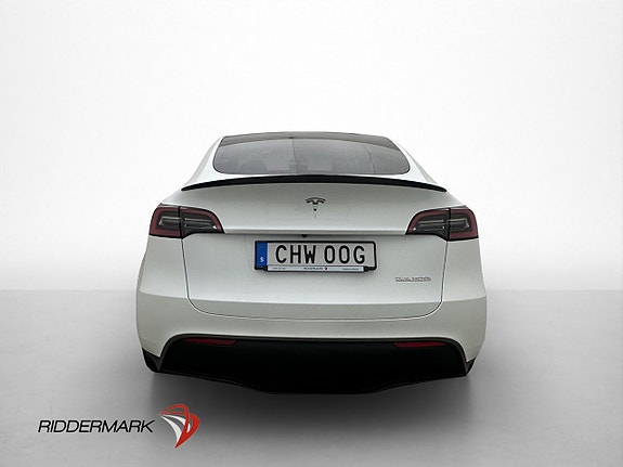 Tesla Model Y 7 of 30