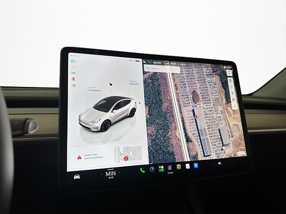 Tesla Model Y 19 of 30