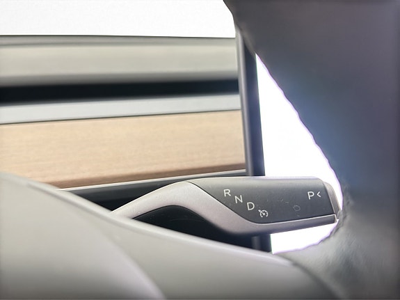 Tesla Model Y 17 of 30
