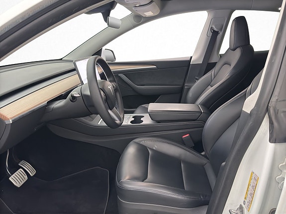 Tesla Model Y 11 of 30