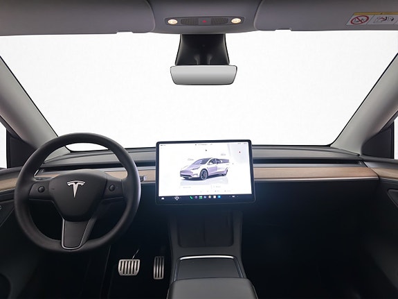 Tesla Model Y 13 of 30