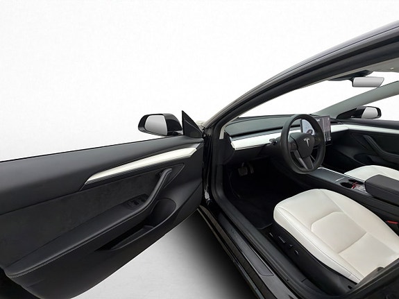 Tesla Model 3 11 of 30