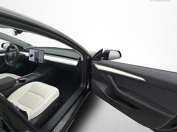 Tesla Model 3 27 of 30