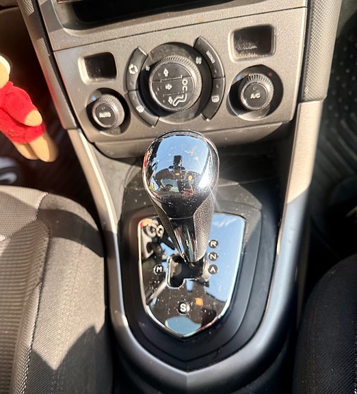Peugeot 308 3 of 5