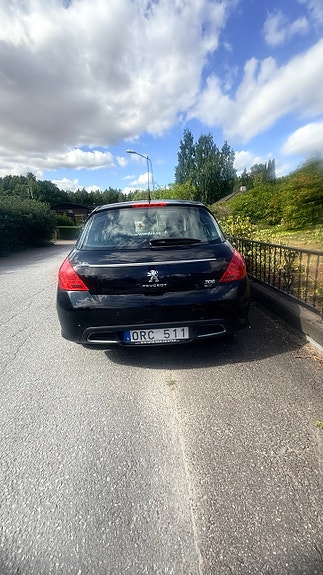 Peugeot 308 2 of 5