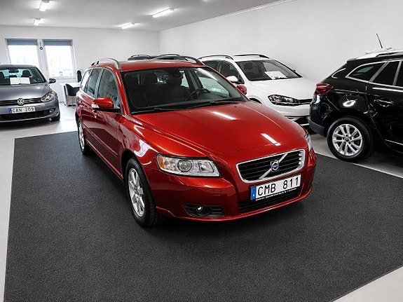 Volvo V50 2 of 17