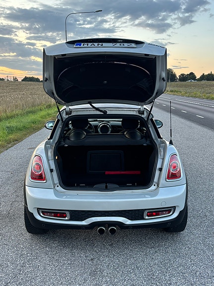 MINI Cooper S 4 of 10