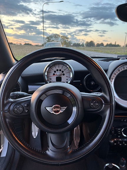 MINI Cooper S 8 of 10