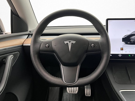 Tesla Model Y 15 of 30