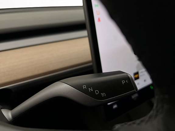 Tesla Model Y 18 of 30