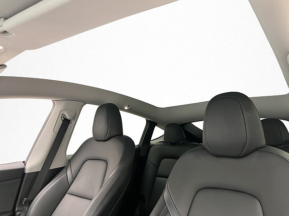 Tesla Model Y 13 of 30