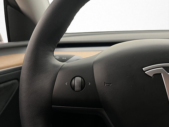 Tesla Model Y 17 of 30