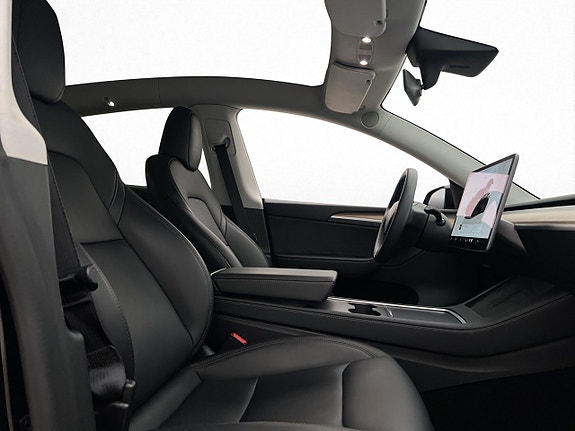 Tesla Model Y 27 of 30