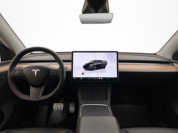 Tesla Model Y 14 of 30
