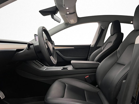 Tesla Model Y 12 of 30