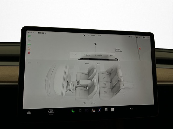 Tesla Model Y 23 of 30
