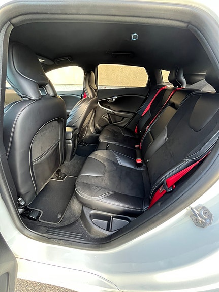 Volvo V40 14 of 19