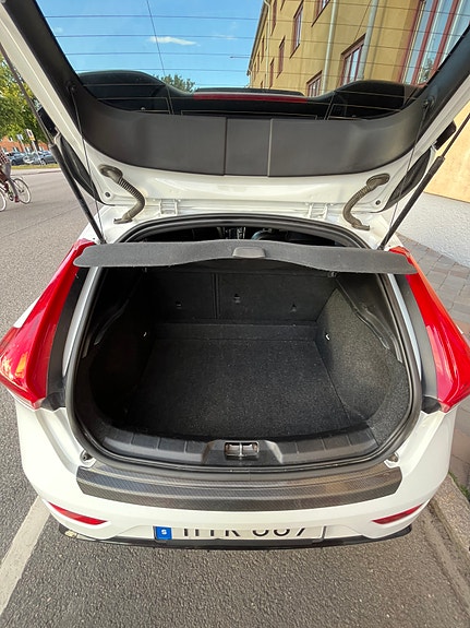 Volvo V40 15 of 19