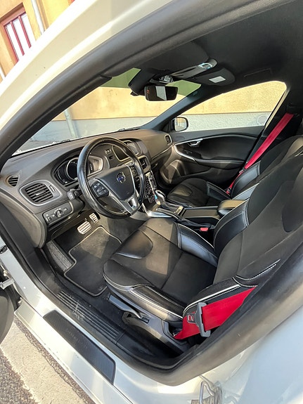 Volvo V40 12 of 19