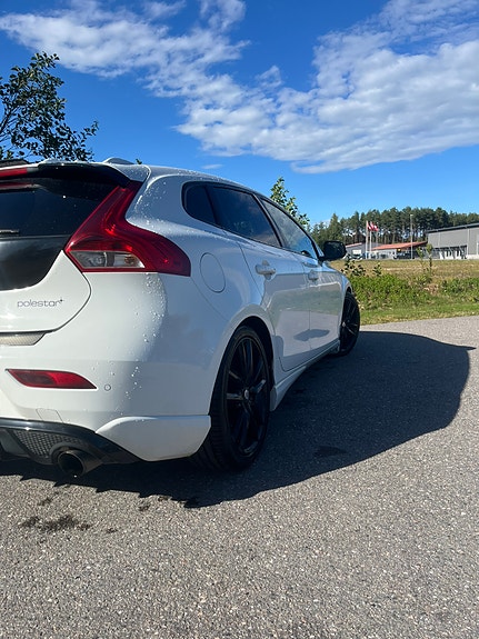 Volvo V40 3 of 19