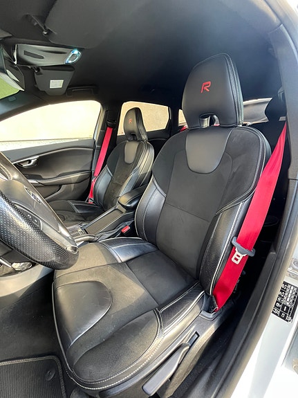 Volvo V40 13 of 19