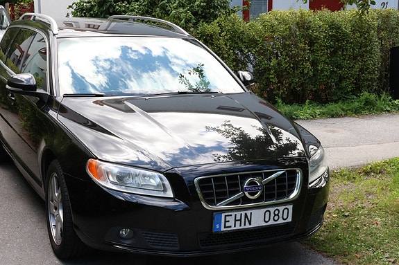 Volvo V70 2 of 7
