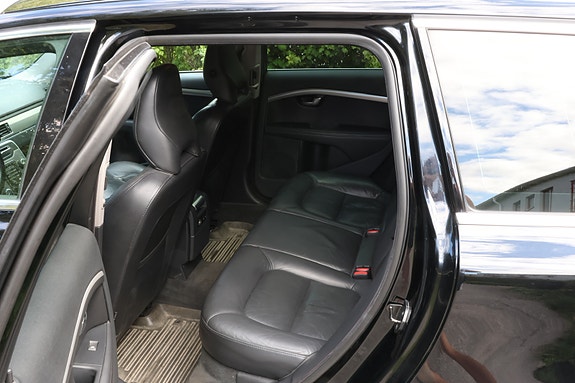 Volvo V70 3 of 7