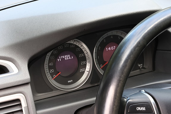 Volvo V70 5 of 7