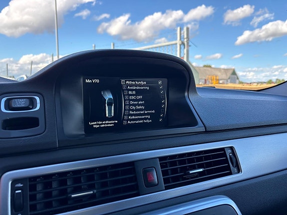 Volvo V70 22 of 30