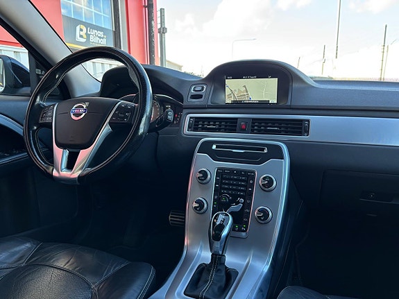 Volvo V70 11 of 30