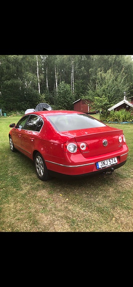 Volkswagen Passat 2 of 4