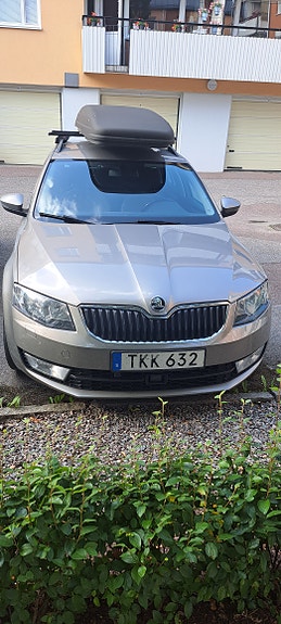 Skoda Octavia 2 of 5
