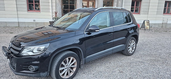 Volkswagen Tiguan 2 of 6