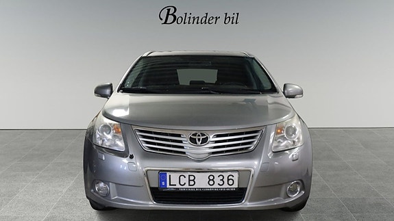 Toyota Avensis 2 of 21