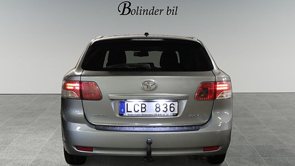 Toyota Avensis 5 of 21