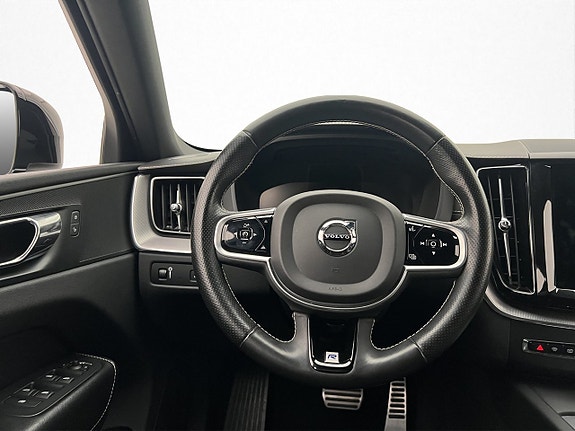 Volvo XC60 14 of 30