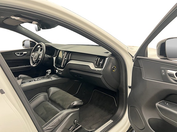 Volvo XC60 28 of 30