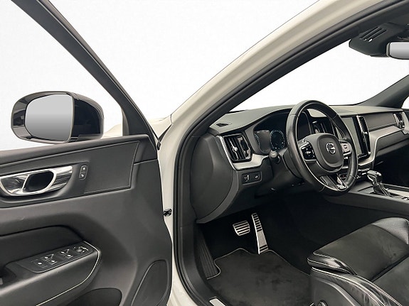 Volvo XC60 11 of 30
