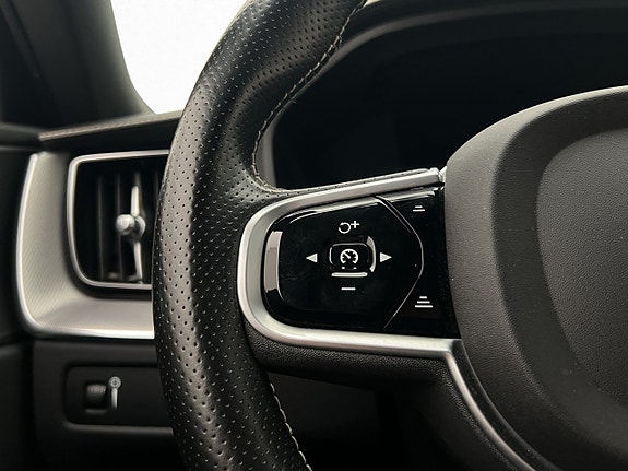 Volvo XC60 15 of 30