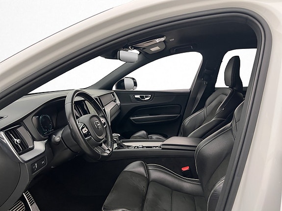 Volvo XC60 12 of 30